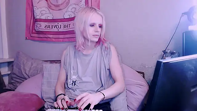 Alien Bella online show from December 18, 12:55 pm