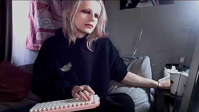 Alien Bella online show from March 20, 8:41 am