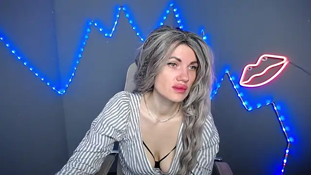 MilaLoona online show from April 19, 6:02 am