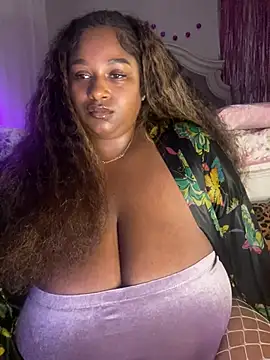 Snapshot of BigFineSelena chatting on May 31, 9:27 am BigFineSelena online show from May 31, 9:27 am