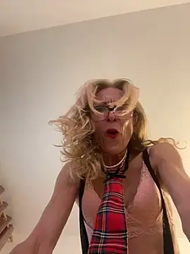 Snapshot of adella13 chatting on December 14, 10:13 am adella13 online show from December 14, 10:13 am