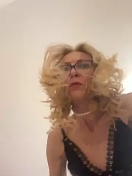 Snapshot of adella13 chatting on December 20, 2:49 pm adella13 online show from December 20, 2:49 pm