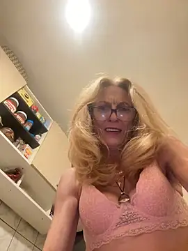 Snapshot of adella13 chatting on January 17, 2:28 pm adella13 online show from January 17, 2:28 pm