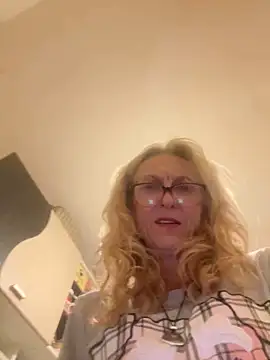 Snapshot of adella13 chatting on January 21, 5:20 pm adella13 online show from January 21, 5:20 pm