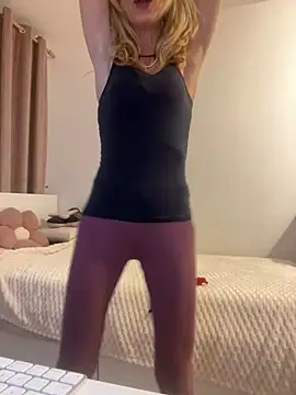 Snapshot of adella13 chatting on February 20, 6:50 am adella13 online show from February 20, 6:50 am