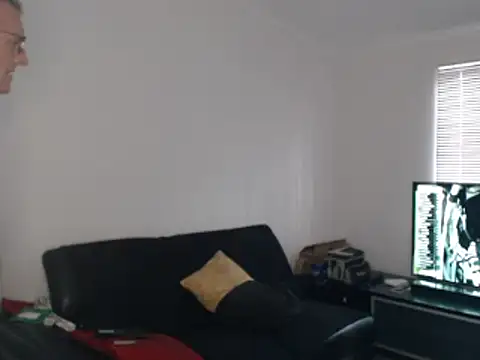 shhhoot73 online show from October 12, 6:45 am