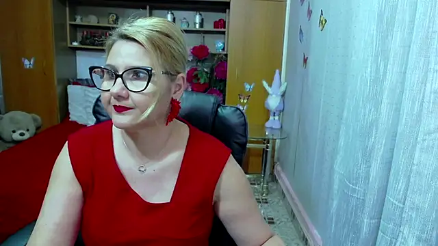 LucilleFenlys online show from January 13, 5:44 pm