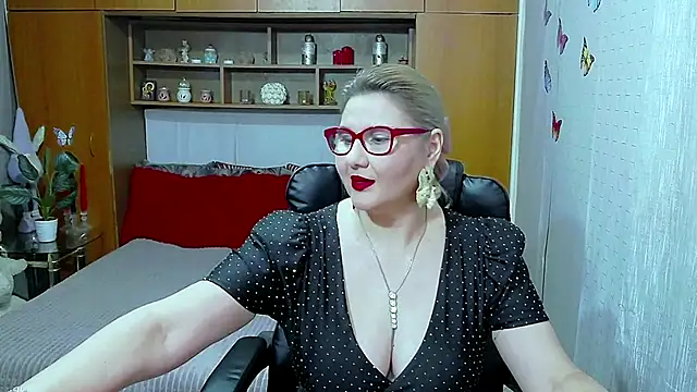 LucilleFenlys online show from March 13, 8:59 pm