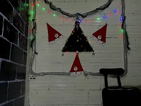 Snapshot of sarasandle chatting on December 9, 8:01 pm sarasandle online show from December 9, 8:01 pm