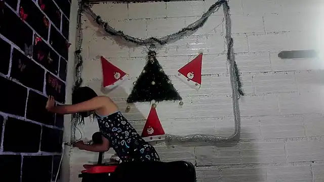 Snapshot of sarasandle chatting on December 21, 2:37 pm sarasandle online show from December 21, 2:37 pm