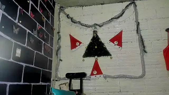 Snapshot of sarasandle chatting on December 22, 9:55 am sarasandle online show from December 22, 9:55 am