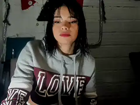 Snapshot of sarasandle chatting on January 6, 4:47 am sarasandle online show from January 6, 4:47 am