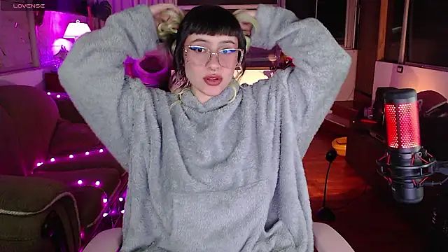 Snapshot of Aquamarinebubble chatting on December 4, 4:10 am Aquamarinebubble online show from December 4, 4:10 am