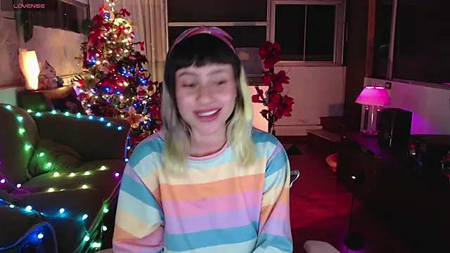 Snapshot of Aquamarinebubble chatting on December 17, 6:02 am Aquamarinebubble online show from December 17, 6:02 am