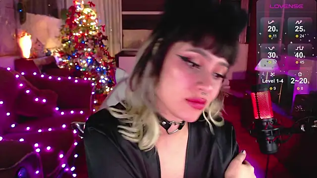 Snapshot of Aquamarinebubble chatting on December 29, 5:21 am Aquamarinebubble online show from December 29, 5:21 am