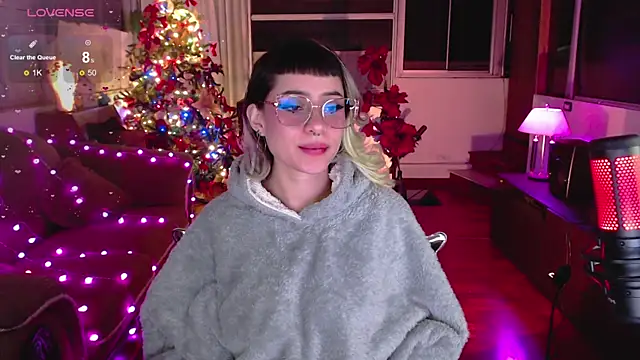 Snapshot of Aquamarinebubble chatting on January 7, 7:52 am Aquamarinebubble online show from January 7, 7:52 am