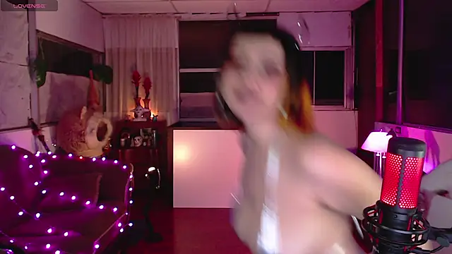 Snapshot of Aquamarinebubble chatting on February 27, 3:04 am Aquamarinebubble online show from February 27, 3:04 am