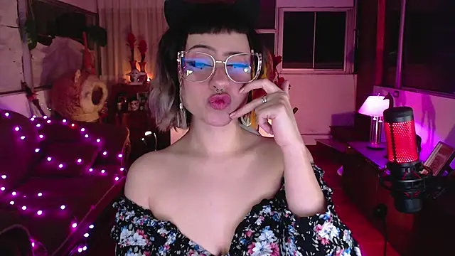 Snapshot of Aquamarinebubble chatting on March 3, 4:47 am Aquamarinebubble online show from March 3, 4:47 am