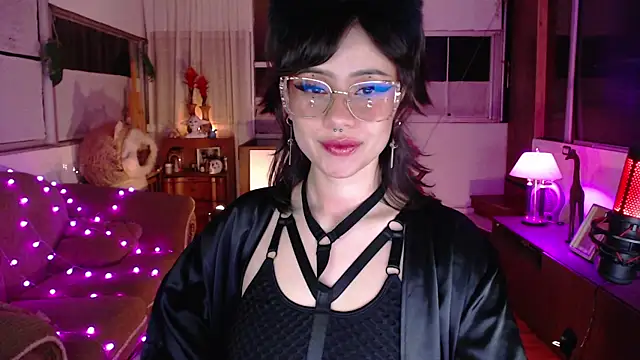 Snapshot of Aquamarinebubble chatting on October 15, 3:06 am Aquamarinebubble online show from October 15, 3:06 am