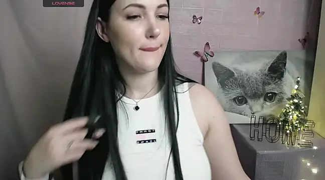 Snapshot of MisssShy_ chatting on December 21, 6:12 pm MisssShy online show from December 21, 6:12 pm