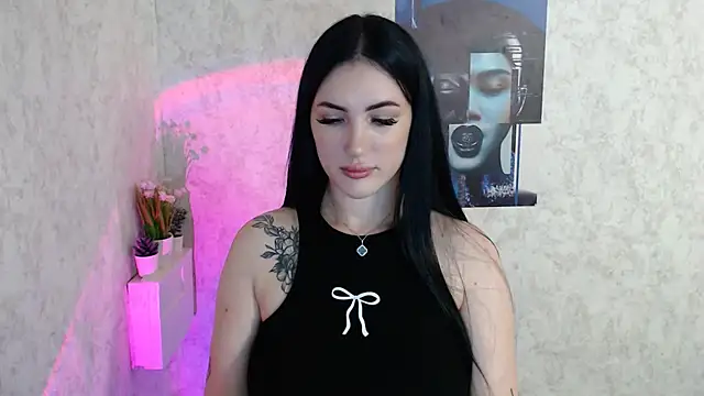 Snapshot of MisssShy_ chatting on October 17, 3:31 am MisssShy online show from October 17, 3:31 am