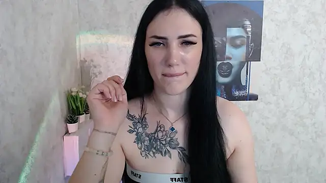 Snapshot of MisssShy_ chatting on October 25, 3:25 am MisssShy online show from October 25, 3:25 am