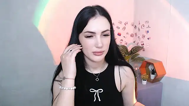 Snapshot of MisssShy_ chatting on November 6, 4:24 am MisssShy online show from November 6, 4:24 am