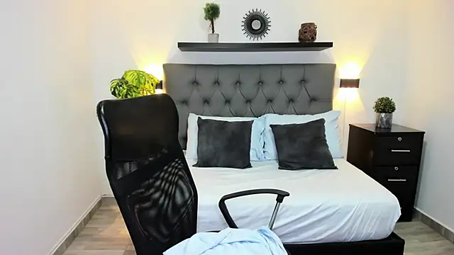 isabella florez online show from March 21, 3:02 pm