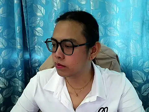 Snapshot of Your_PrettyGirlxxx chatting on November 12, 11:47 pm Your PrettyGirlxxx online show from November 12, 11:47 pm