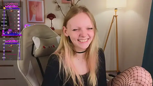 Snapshot of evangel1ne chatting on October 10, 9:25 pm evangel1ne online show from October 10, 9:25 pm