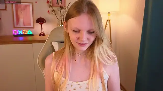 Snapshot of evangel1ne chatting on November 26, 2:51 pm evangel1ne online show from November 26, 2:51 pm