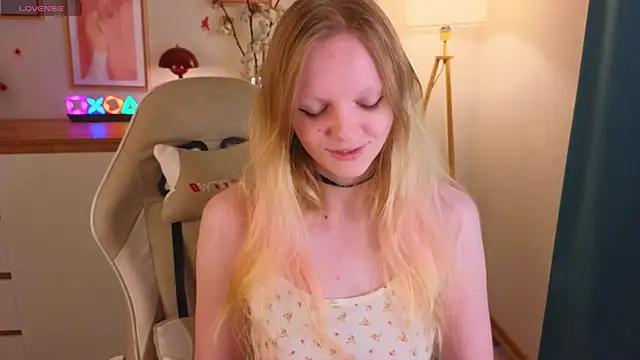 Snapshot of evangel1ne chatting on November 28, 11:51 pm evangel1ne online show from November 28, 11:51 pm