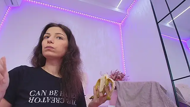 Anna Lewis online show from April 17, 7:00 am