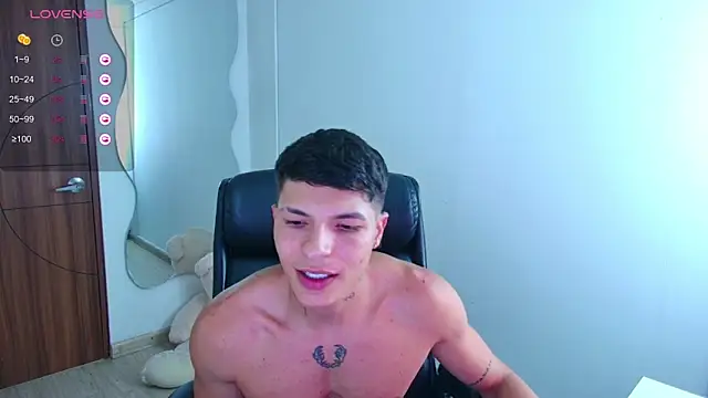 Snapshot of harrisoncuper chatting on February 27, 2:55 am harrisoncuper online show from February 27, 2:55 am