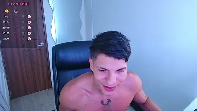 Snapshot of harrisoncuper chatting on March 1, 9:17 pm harrisoncuper online show from March 1, 9:17 pm