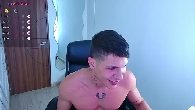 Snapshot of harrisoncuper chatting on March 26, 9:42 pm harrisoncuper online show from March 26, 9:42 pm