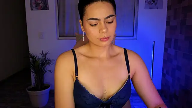 Snapshot of sexyladyy_ chatting on January 29, 11:20 am sexyladyy online show from January 29, 11:20 am