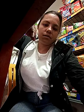 Snapshot of naugtyqueen chatting on February 25, 10:07 pm naugtyqueen online show from February 25, 10:07 pm