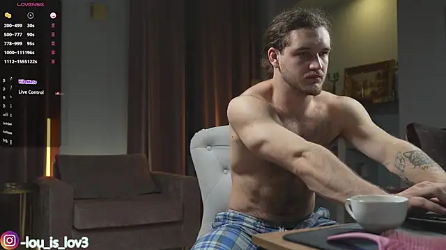 Snapshot of Louis_Karlos chatting on October 30, 4:14 am Louis Karlos online show from October 30, 4:14 am