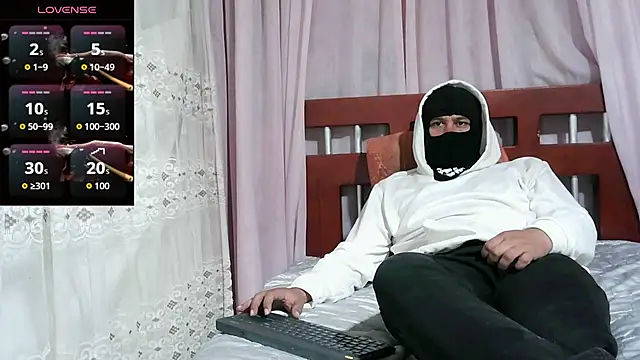 Snapshot of camilovaron chatting on June 26, 12:15 am camilovaron online show from June 26, 12:15 am