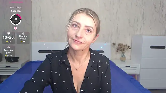 ZoeGrant online show from February 8, 7:05 pm