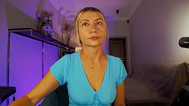 ZoeGrant online show from October 13, 5:35 pm