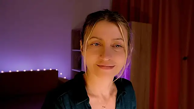 ZoeGrant online show from April 28, 5:40 pm