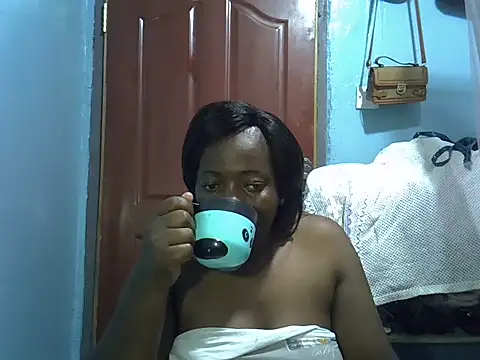 Snapshot of Ebonyceline chatting on June 19, 6:34 pm Ebonyceline online show from June 19, 6:34 pm