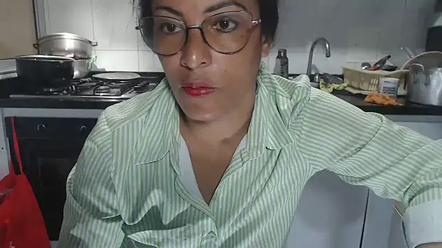 kateleyagrey online show from October 21, 7:03 pm