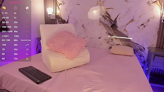 Snapshot of TianaaJackson chatting on October 2, 7:43 pm TianaaJackson online show from October 2, 7:43 pm