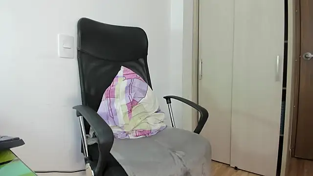 curly  blue online show from March 19, 11:58 am