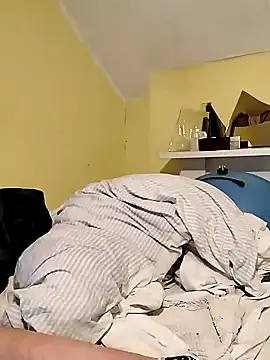 Snapshot of londonfuckwhore1 chatting on December 23, 4:39 pm londonfuckwhore1 online show from December 23, 4:39 pm