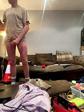 Snapshot of londonfuckwhore1 chatting on October 28, 3:43 am londonfuckwhore1 online show from October 28, 3:43 am