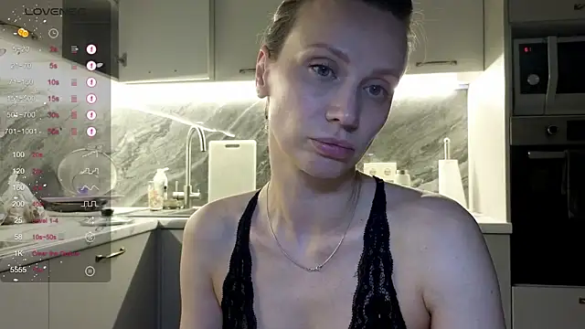 Alice Wonders online show from April 3, 8:07 pm